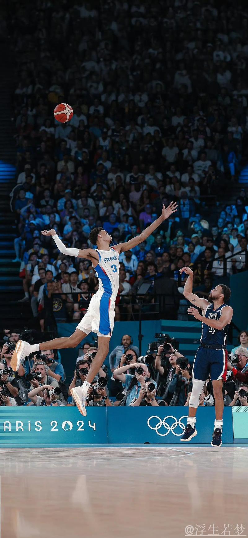 文班亚马持球弧顶干拔三分稳稳命中 文班亚马持球弧顶干拔三分稳稳命中