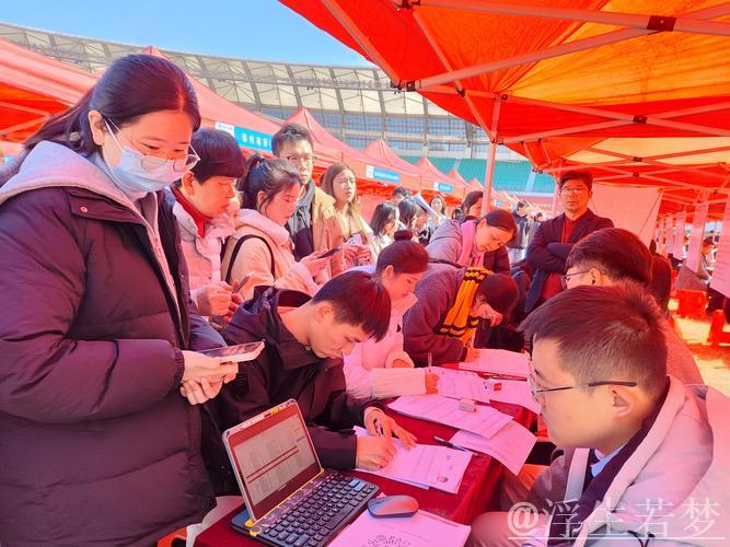 “春风行动” 多地开展招聘会推动节后就业 “春风行动” 多地开展招聘会推动节后就业
